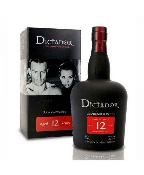 Dictador Colombian 12 YO Rum in einer form schönen matt schwarzen Flasche mit roten Highlights und 0,7l Inhalt.
