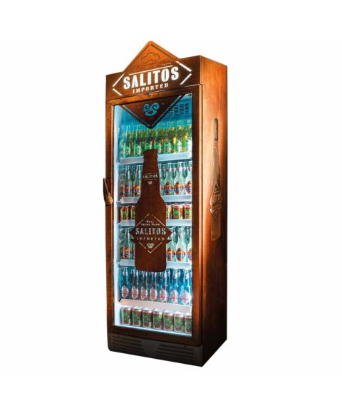 SALITOS The Big Rusty XXL Getränke-Kühlschrank in rostigem Design auf weißem Hintergrund.