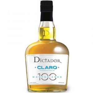 Dictador Colombian Claro Rum in einer 0,7l Glasflasche mit schwarzer Verschlusskappe.