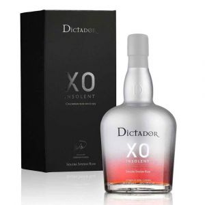 Dictador XO Insolent Colombian Rum in silber Flasche mit rotem Farbverlauf und 0,7l Inhalt.