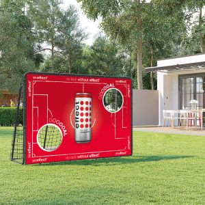 effect Torwandset mit 2 Schusslöchern und rotem Spielfelddesign. Hochwertiges robustes Tor im Garten vor Haus